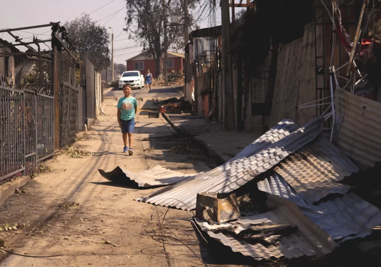Fotografía del pasaje Cotacotani de El Olivar completamente quemado por el incendio.